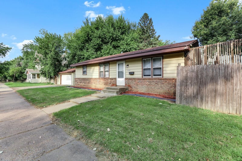 2304 Sheridan Ave N, Minneapolis, MN 55411