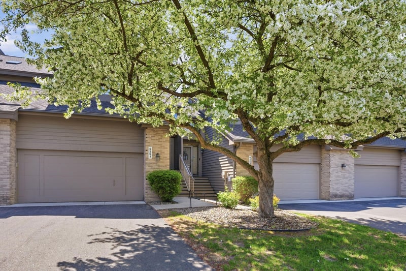 6263 Sequoia Cir, Eden Prairie, MN 55346