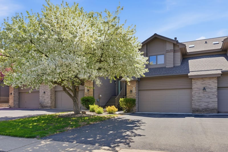 6263 Sequoia Cir, Eden Prairie, MN 55346
