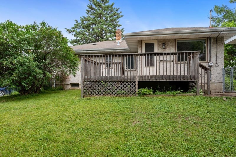 1292 County Road B W, Roseville, MN 55113