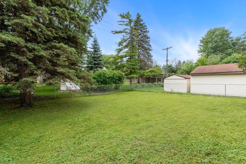 1292 County Road B W, Roseville, MN 55113