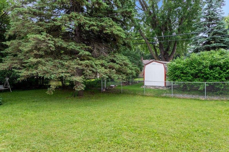 1292 County Road B W, Roseville, MN 55113