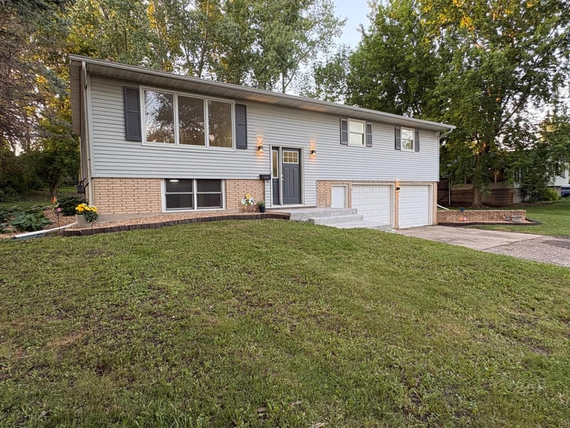 306 W North St, Janesville, MN 56048