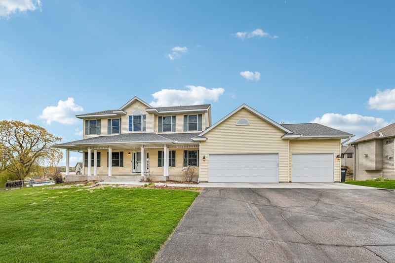 2608 Sandterra Cir, White Bear Twp, MN 55110