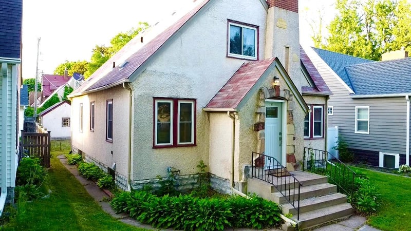 751 Cottage Ave E, Saint Paul, MN 55106