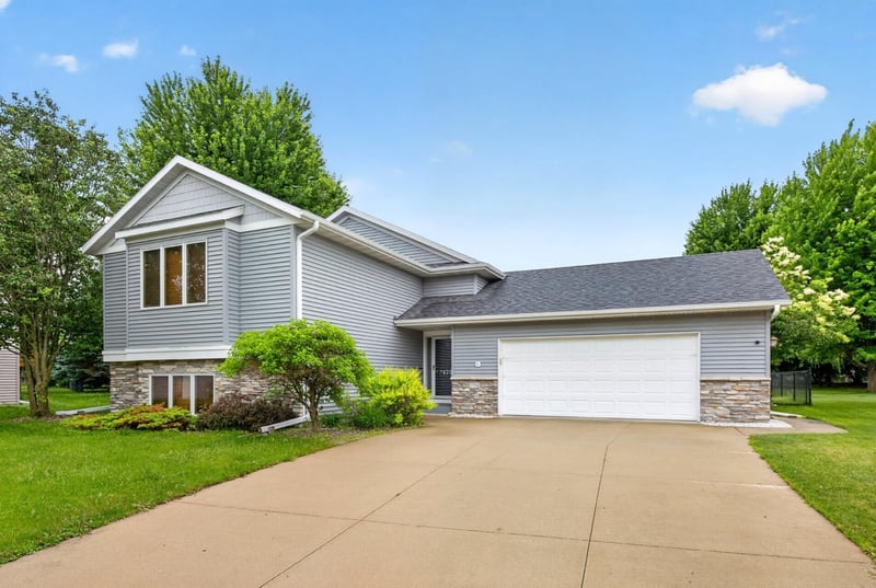 1734 Juniper Ln SW, Rochester, MN 55902