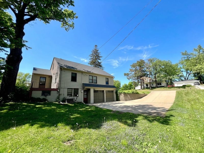 26 Birch St NE, New London, MN 56273