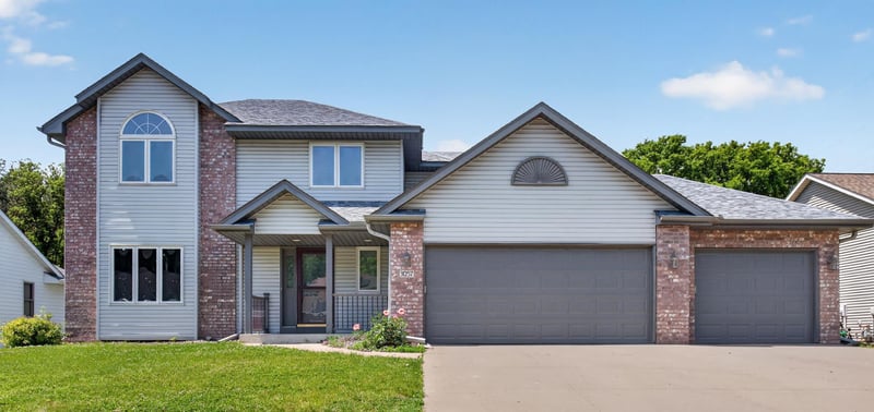 3057 Walter St, Maplewood, MN 55109