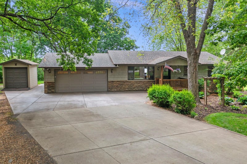 6757 Newcomb Ave NW, Annandale, MN 55302