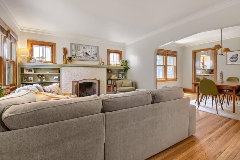 1545 Simpson St, Saint Paul, MN 55108