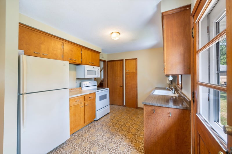 9508 Oliver Ave N, Brooklyn Park, MN 55444