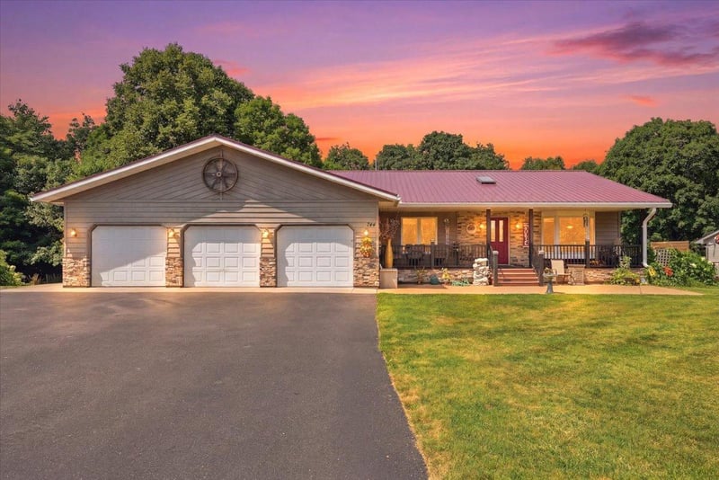 W744 Golfview Dr, Spring Valley, WI 54767