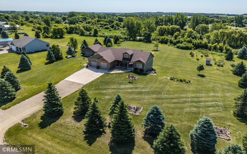 30062 Ashby Ct, Northfield, MN 55057