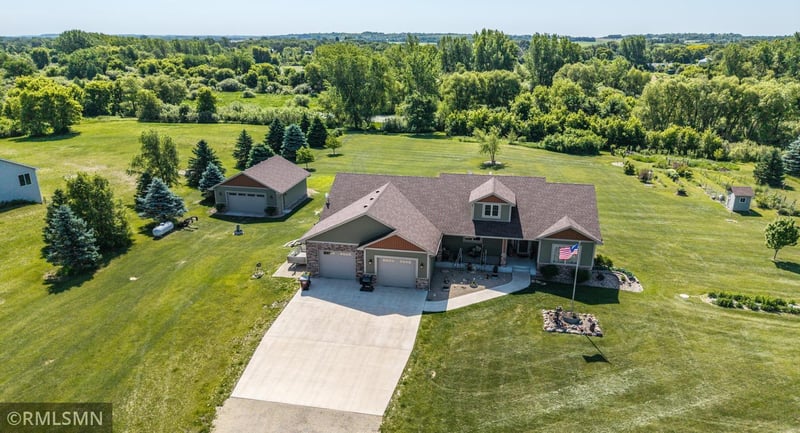 30062 Ashby Ct, Northfield, MN 55057