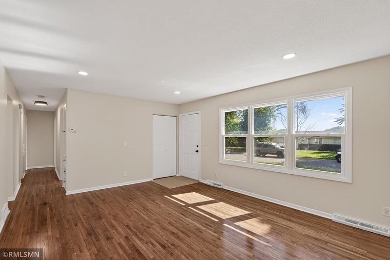 6601 Zealand Ave N, Brooklyn Park, MN 55428