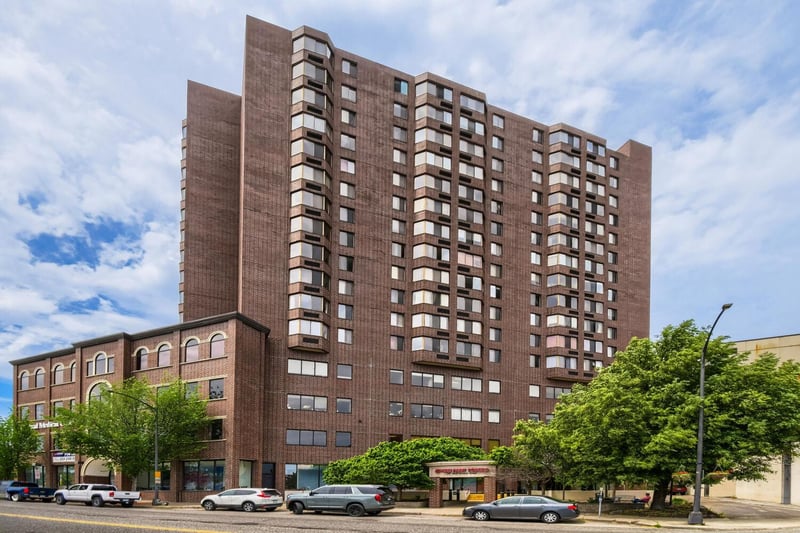 291 7th St W #1702, Saint Paul, MN 55102