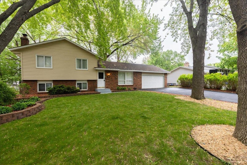 10204 Valley Forge Ln N, Maple Grove, MN 55369