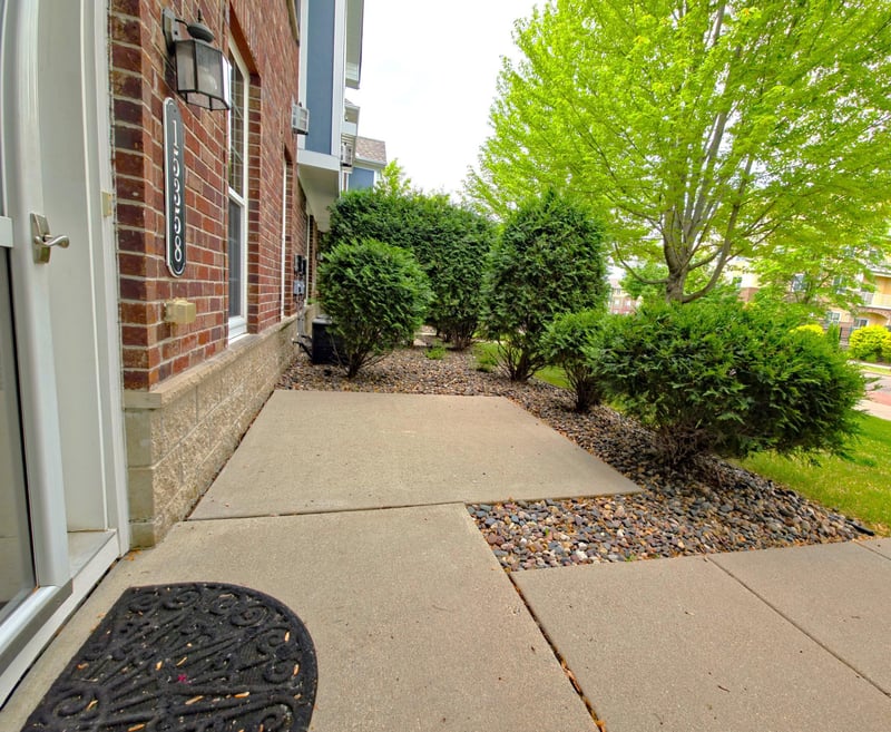 15358 Founders Ln #102, Apple Valley, MN 55124
