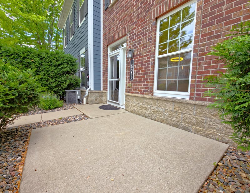 15358 Founders Ln #102, Apple Valley, MN 55124