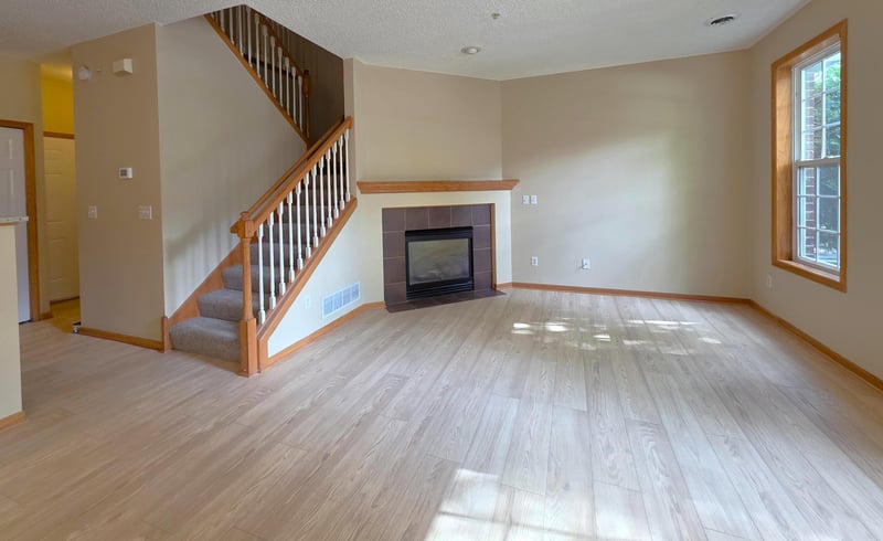 15358 Founders Ln #102, Apple Valley, MN 55124