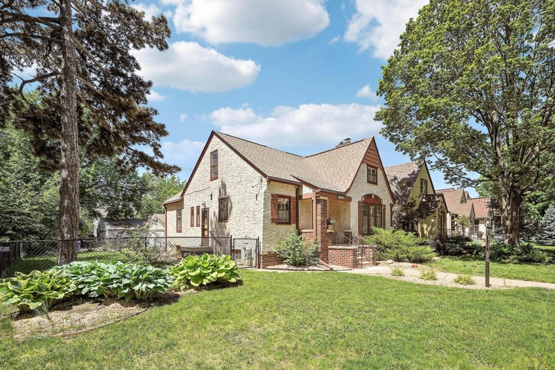 1525 Asbury St, Saint Paul, MN 55108