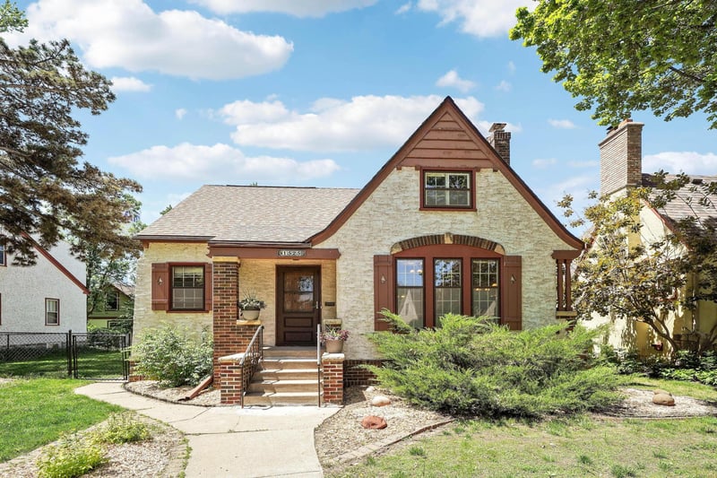 1525 Asbury St, Saint Paul, MN 55108
