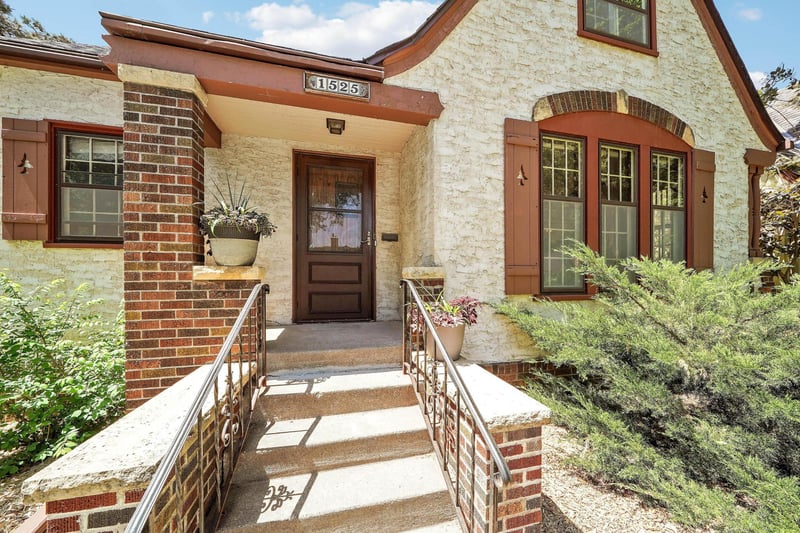 1525 Asbury St, Saint Paul, MN 55108