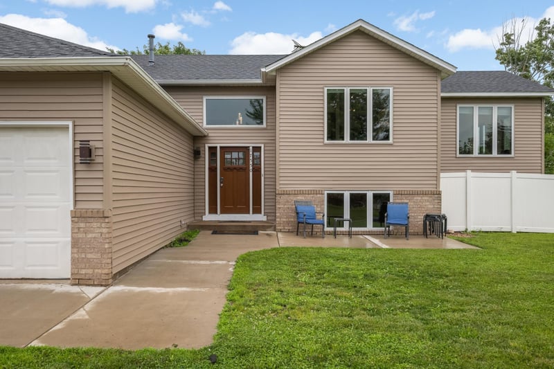 17550 Foxboro Ln, Lakeville, MN 55024