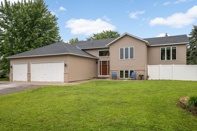 17550 Foxboro Ln, Lakeville, MN 55024
