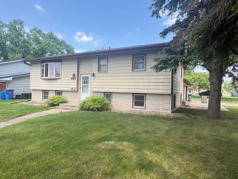 404 E 3rd St, Madison, MN 56256