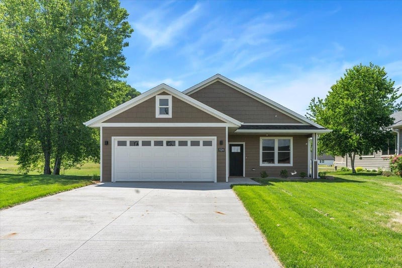 524 Cottonwood Cir, Lake City, MN 55041