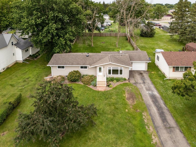 409 3rd St NE, Grand Meadow, MN 55936