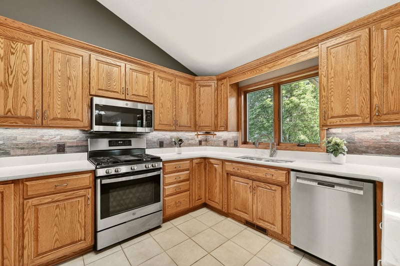 906 Bucknell Blvd SE, Stewartville, MN 55976