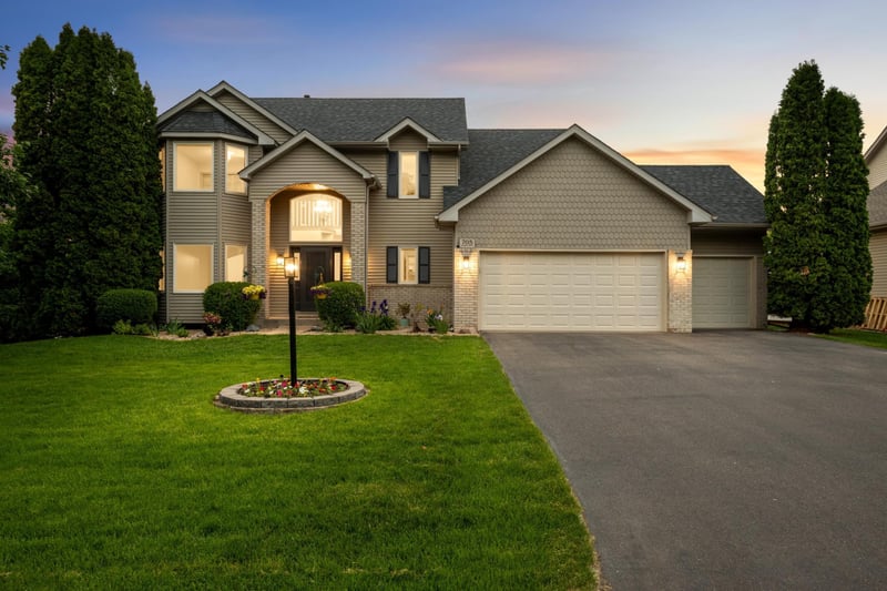 705 Granite Dr, Eagan, MN 55123