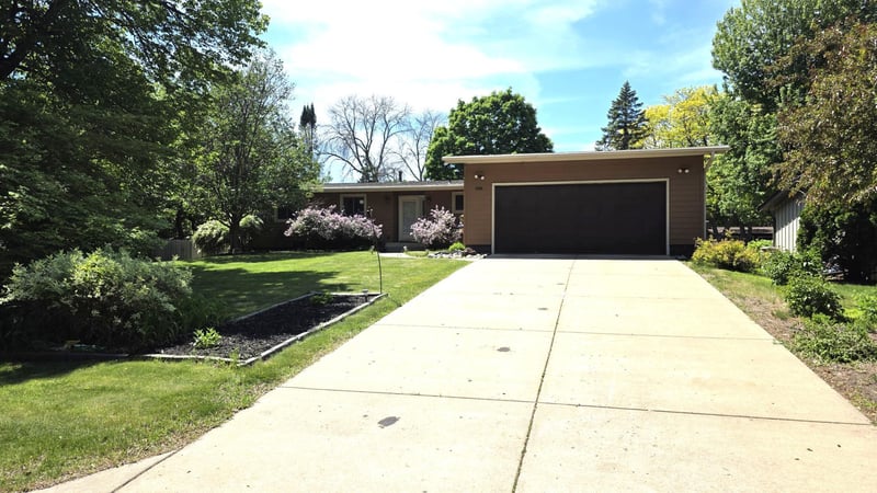 8009 Edgewood Ave N, Brooklyn Park, MN 55445