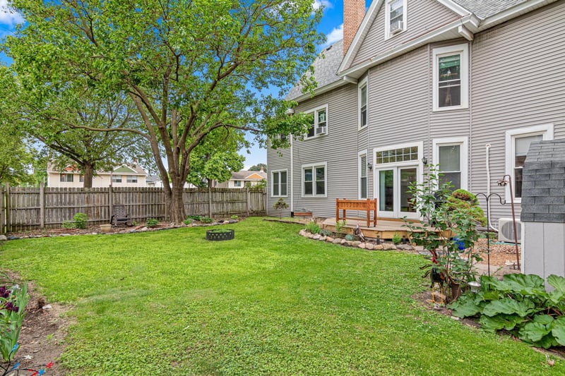 228 Victoria St N, Saint Paul, MN 55104