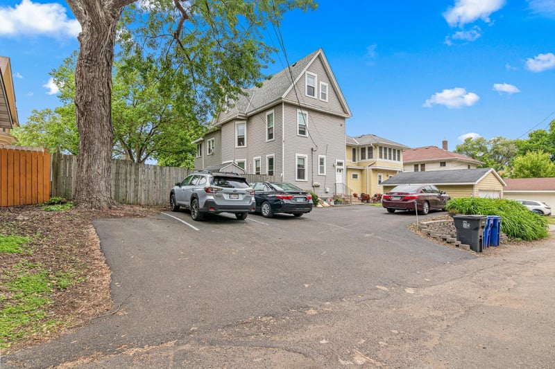 228 Victoria St N, Saint Paul, MN 55104