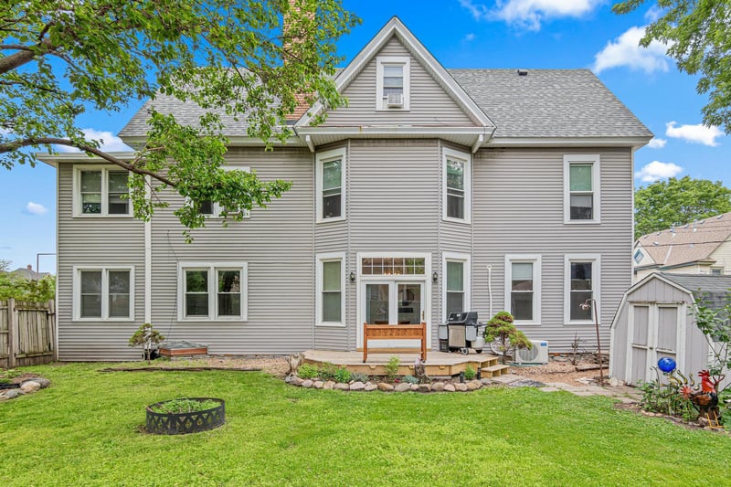 228 Victoria St N, Saint Paul, MN 55104