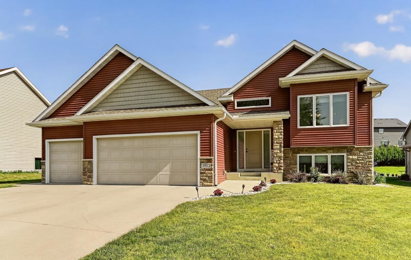 1983 Fieldstone Rd SW, Rochester, MN 55902