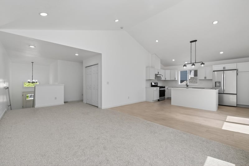714 E Hawthorne Ave E, Saint Paul, MN 55106