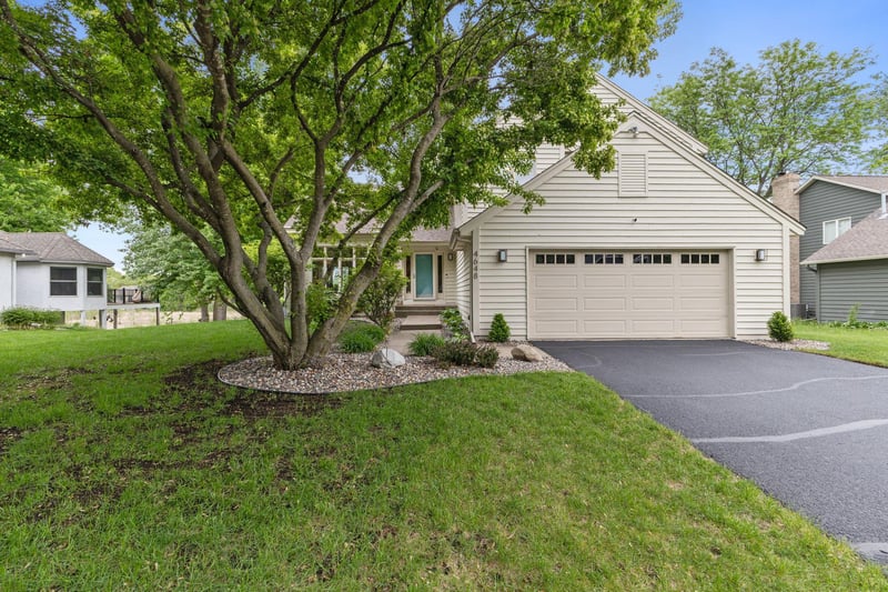 4648 Allendale Dr, White Bear Lake, MN 55127