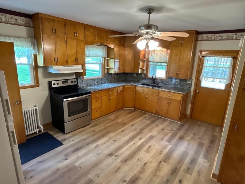 10 Park St N, Fairfax, MN 55332