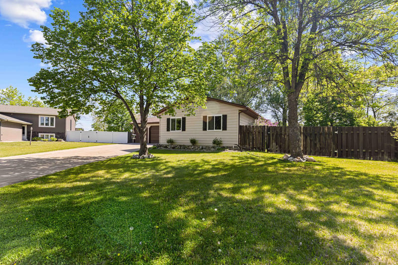 2954 Heatherwood Cir S, Moorhead, MN 56560