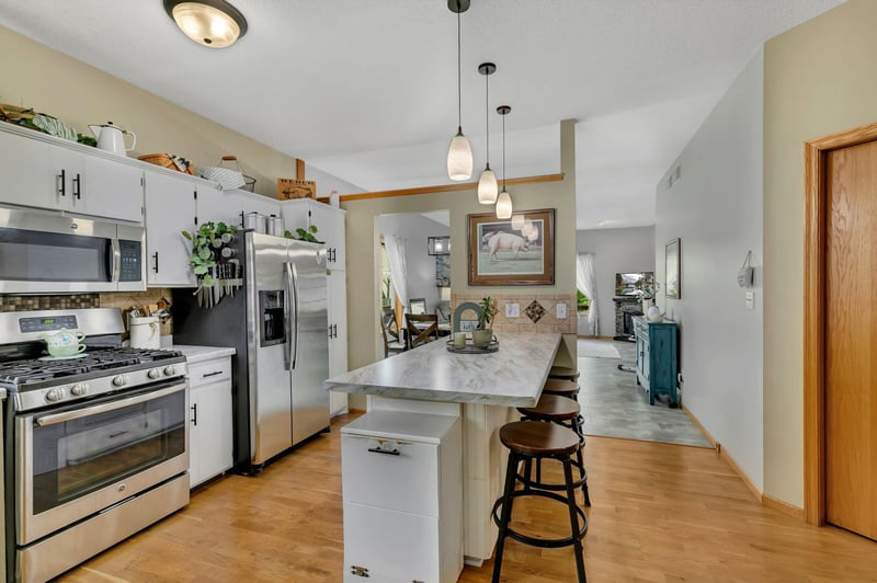 146 Bluebird Ln, Clearwater, MN 55320
