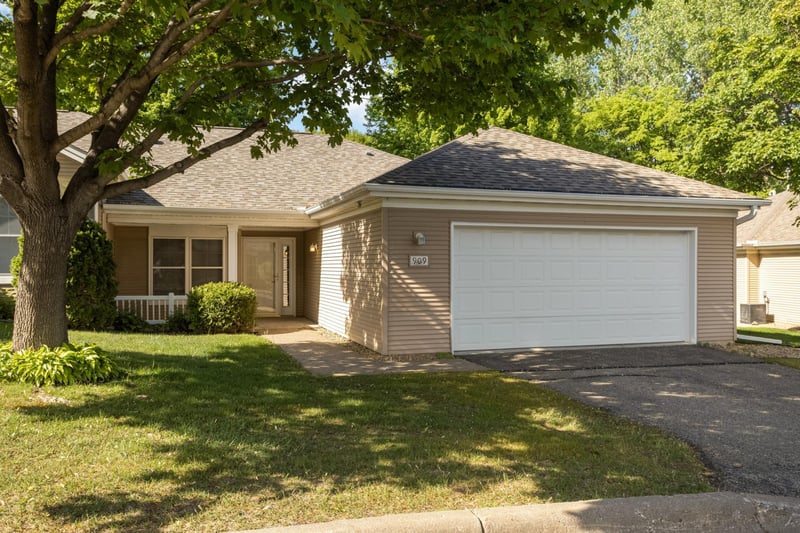 909 Bahls Dr, Hastings, MN 55033