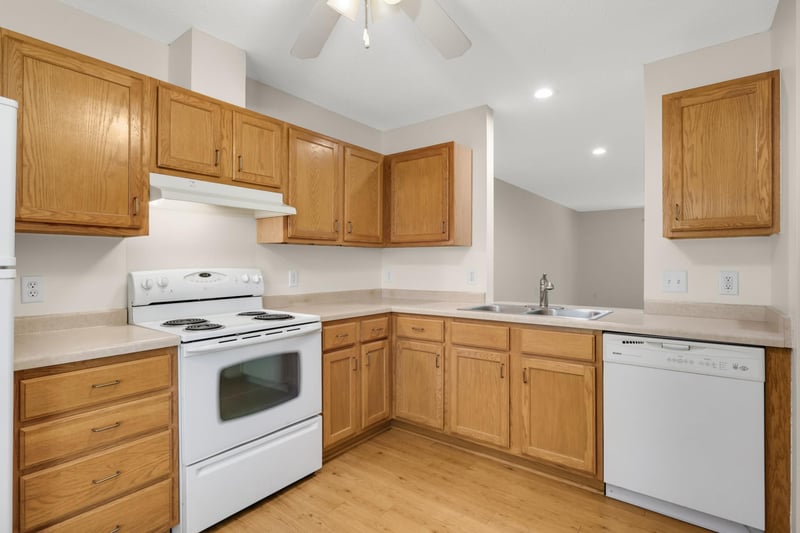 909 Bahls Dr, Hastings, MN 55033
