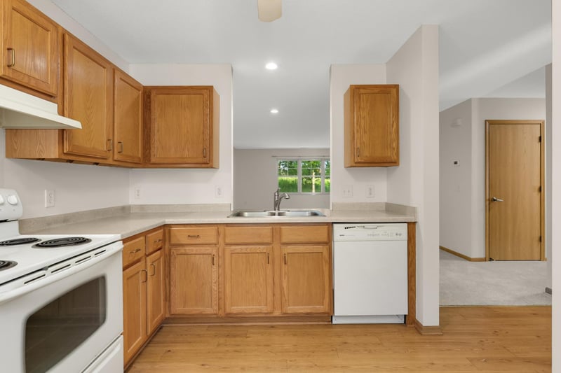 909 Bahls Dr, Hastings, MN 55033