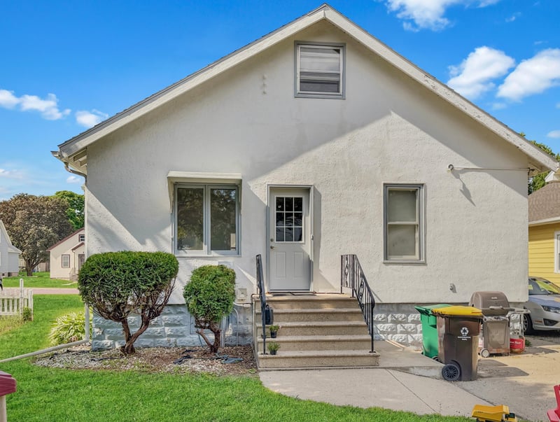 720 E 3rd St, Fairmont, MN 56031