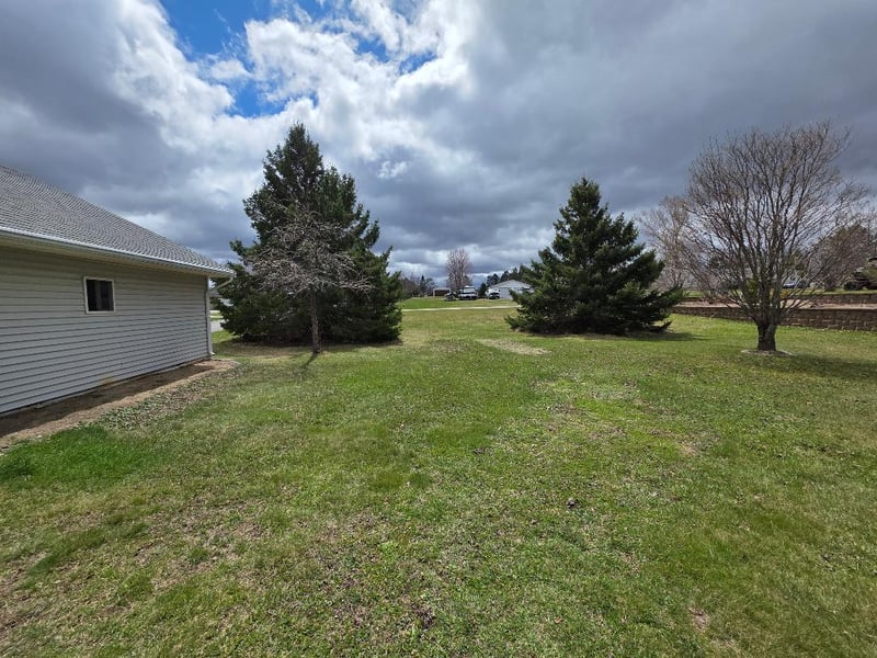 908 Trailview St, Bovey, MN 55709