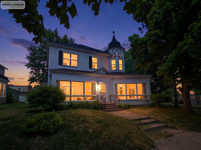 9 4th Ave, Shell Lake, WI 54871